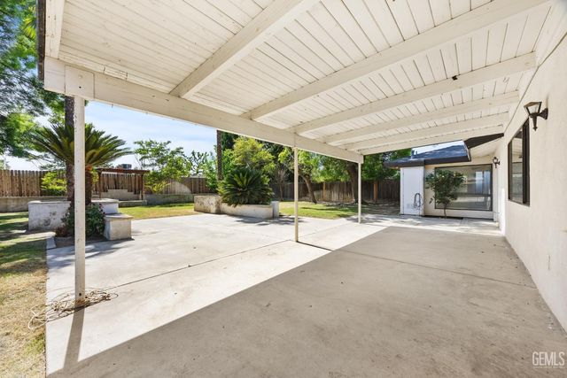 13305 Frenchglen Avenue, Bakersfield, CA 93314