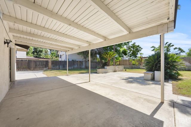 13305 Frenchglen Avenue, Bakersfield, CA 93314