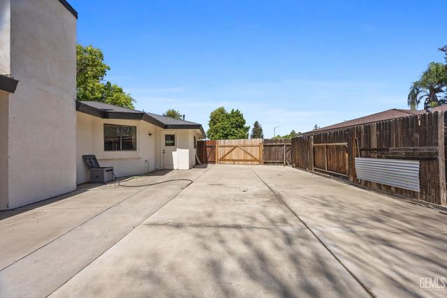13305 Frenchglen Avenue, Bakersfield, CA 93314