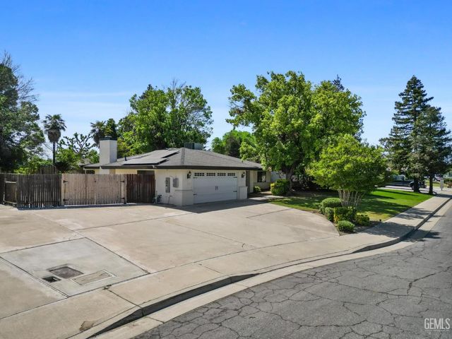 13305 Frenchglen Avenue, Bakersfield, CA 93314
