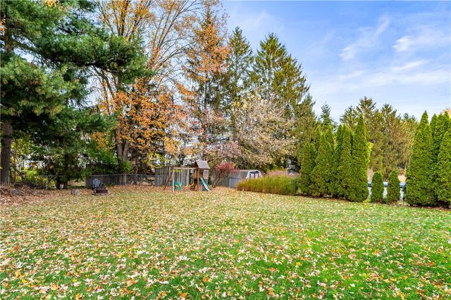 46 Country Lane, Penfield, NY 14526