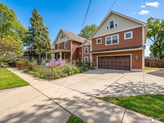 404 E Elm Avenue, Monroe, MI 48162