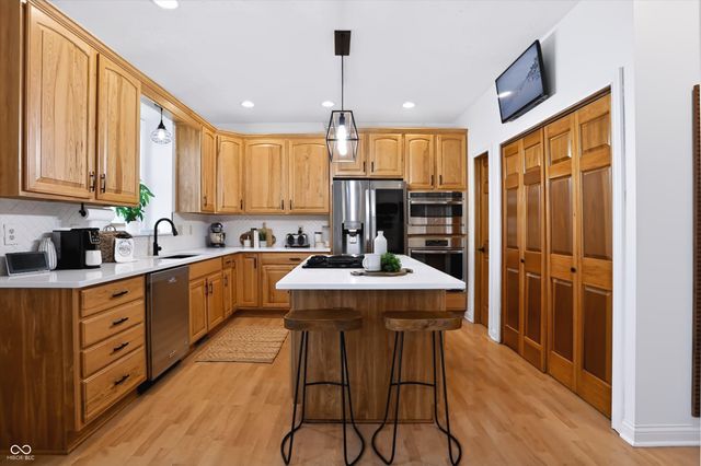 1020 Sunset Bay, Cicero, IN 46034