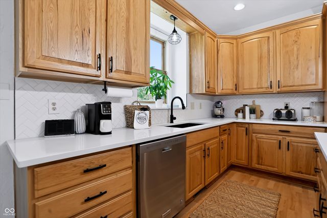 1020 Sunset Bay, Cicero, IN 46034