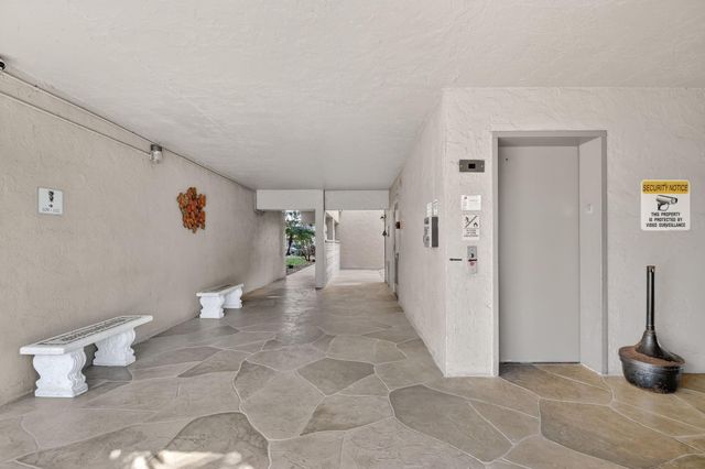 2300 NE 1st Lane 201, Boynton Beach, FL 33435