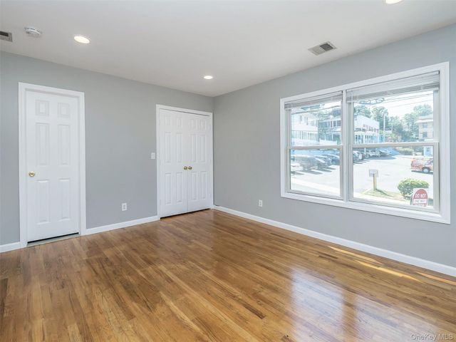 11 Shore Road 2, Port Washington, NY 11050