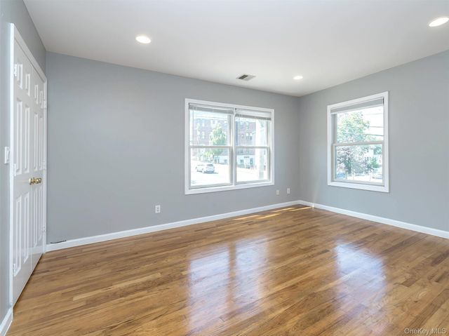 11 Shore Road 2, Port Washington, NY 11050