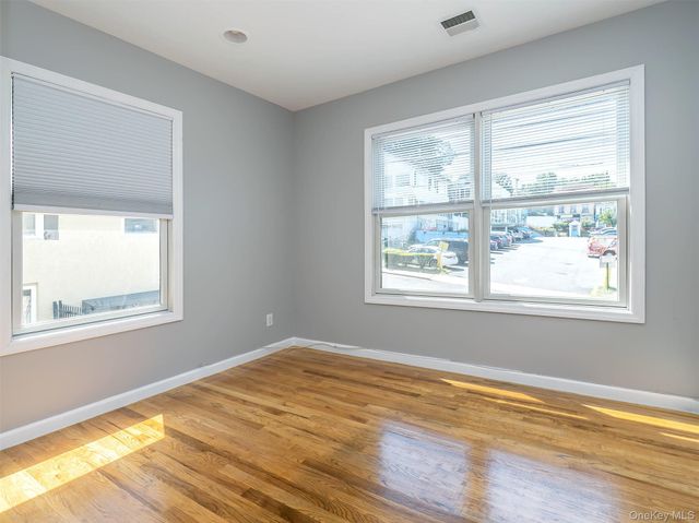11 Shore Road 2, Port Washington, NY 11050