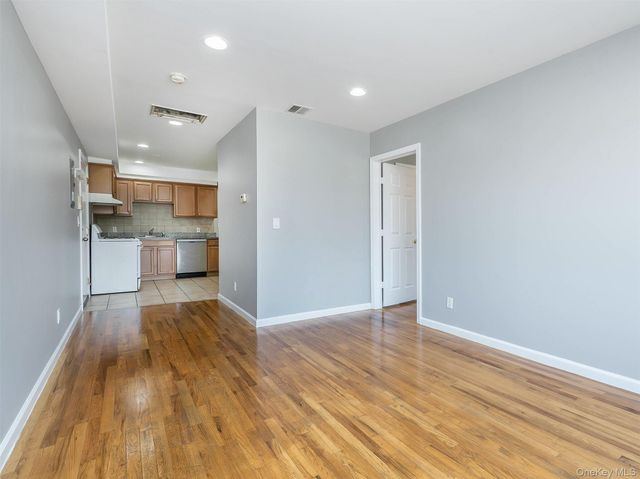 11 Shore Road 2, Port Washington, NY 11050