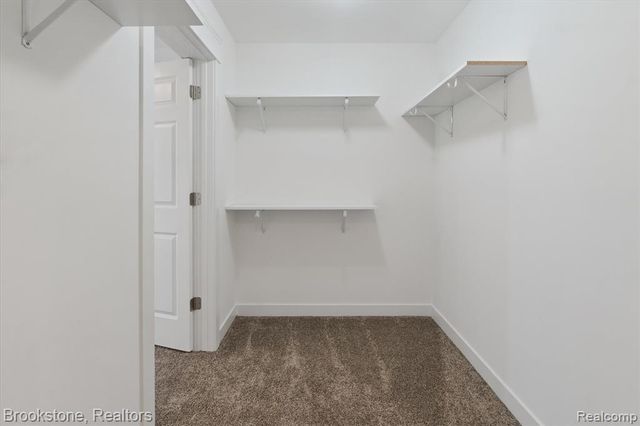 365 Hartland Dr, Troy, MI 48083