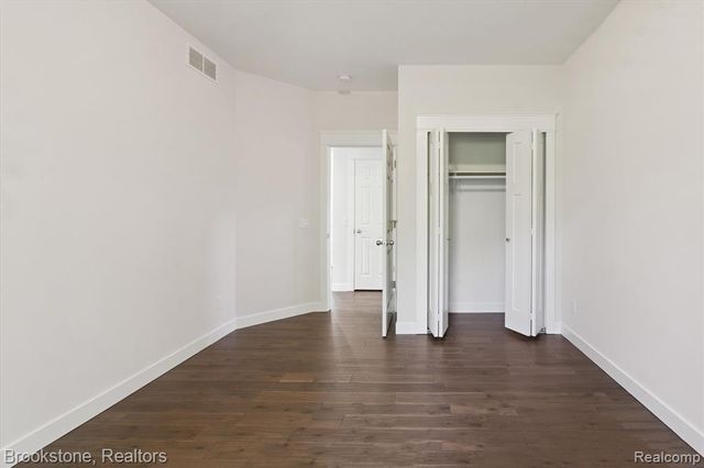 365 Hartland Dr, Troy, MI 48083