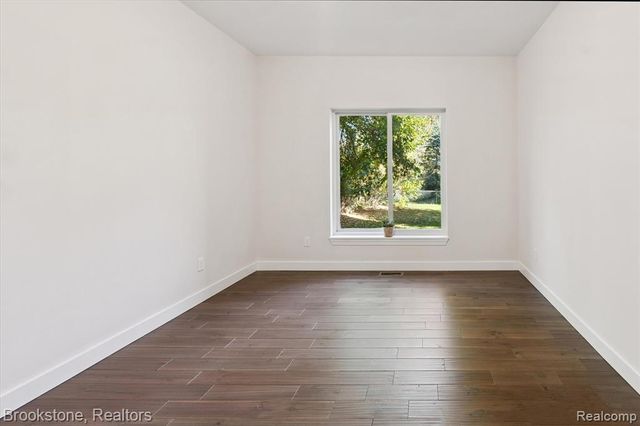 365 Hartland Dr, Troy, MI 48083