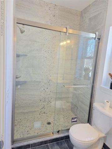 365 Hartland Dr, Troy, MI 48083