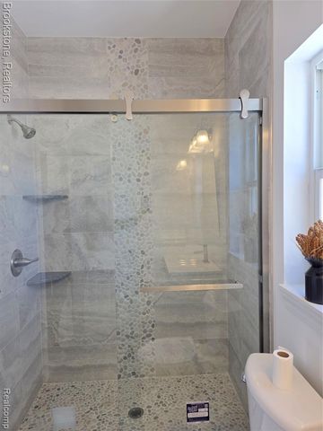 365 Hartland Dr, Troy, MI 48083