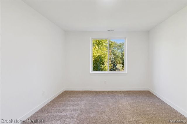 365 Hartland Dr, Troy, MI 48083