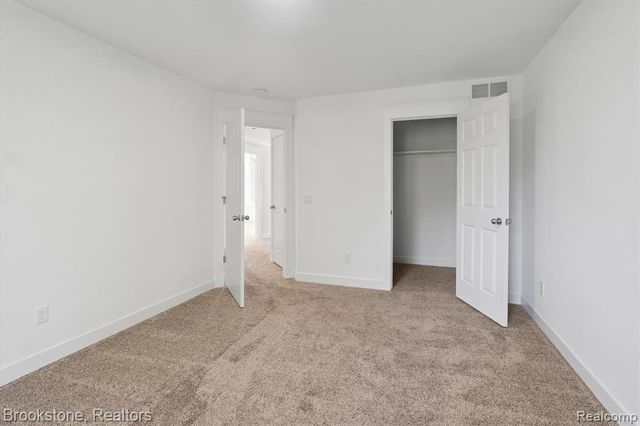 365 Hartland Dr, Troy, MI 48083