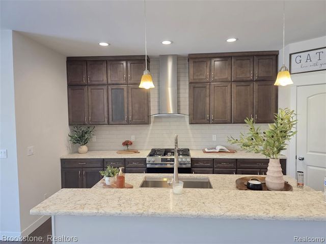 365 Hartland Dr, Troy, MI 48083