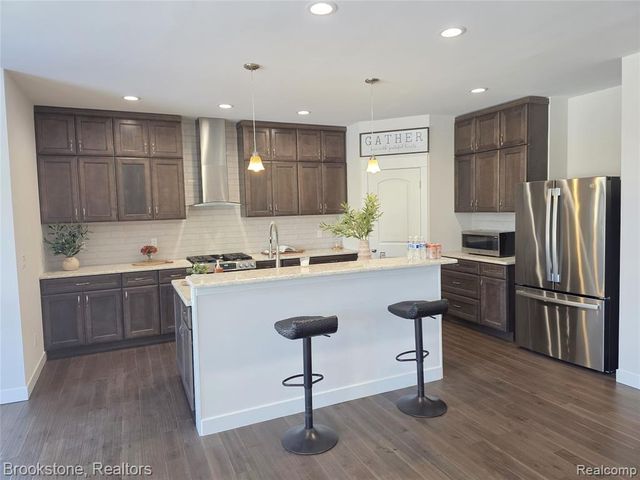 365 Hartland Dr, Troy, MI 48083