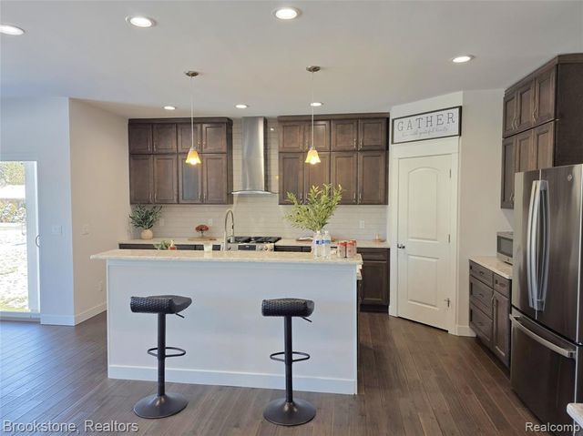 365 Hartland Dr, Troy, MI 48083