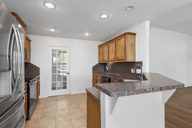 5815 Weisinger Drive, Magnolia, TX 77354