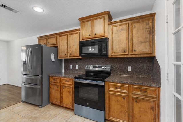 5815 Weisinger Drive, Magnolia, TX 77354