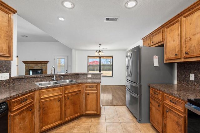 5815 Weisinger Drive, Magnolia, TX 77354