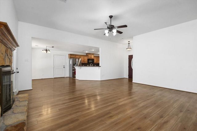 5815 Weisinger Drive, Magnolia, TX 77354