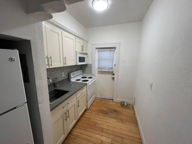 320 80th Street 4, Miami Beach, FL 33141