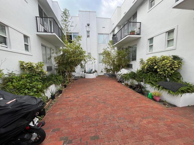 320 80th Street 4, Miami Beach, FL 33141