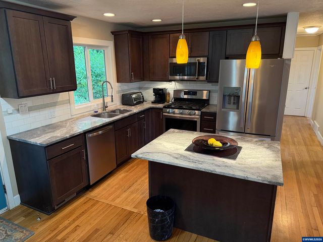 1001 Murlark Av NW, Salem, OR 97304