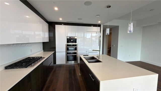 3250 NE 188th Street 204, Aventura, FL 33180
