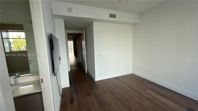 3250 NE 188th Street 204, Aventura, FL 33180