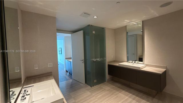 3250 NE 188th Street 204, Aventura, FL 33180
