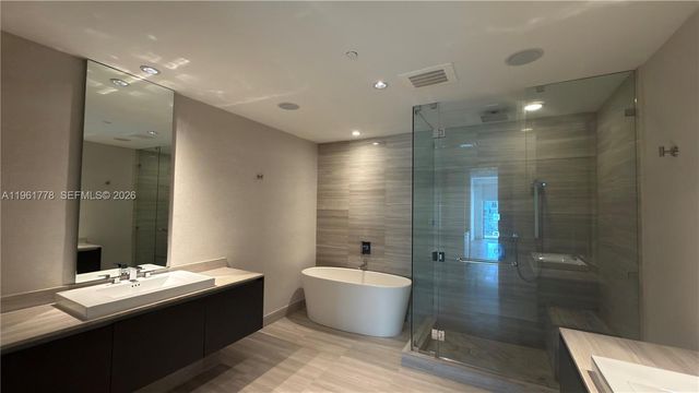 3250 NE 188th Street 204, Aventura, FL 33180