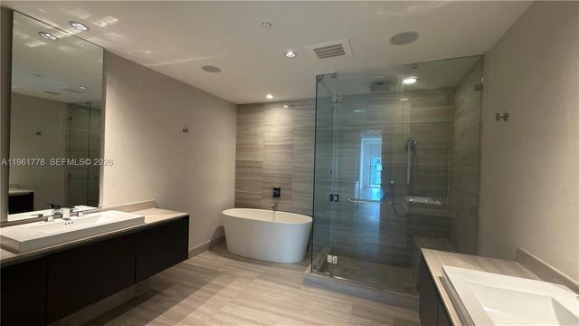 3250 NE 188th Street 204, Aventura, FL 33180