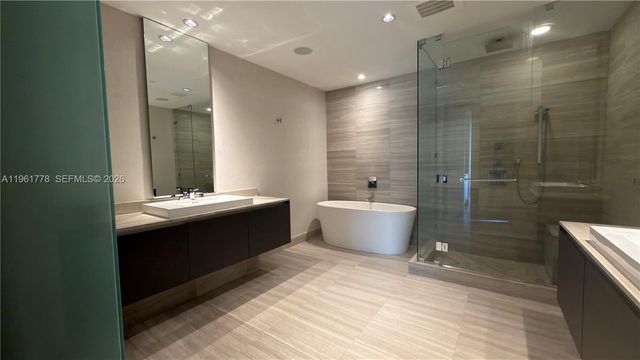 3250 NE 188th Street 204, Aventura, FL 33180