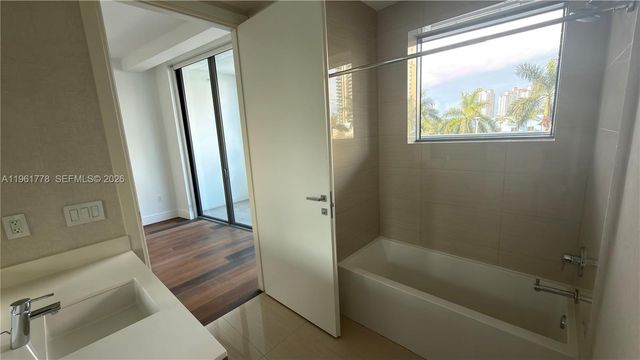 3250 NE 188th Street 204, Aventura, FL 33180