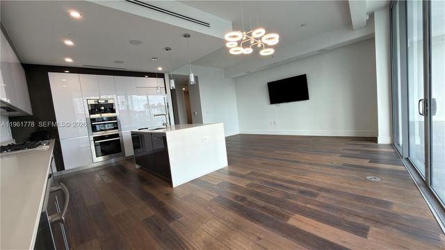 3250 NE 188th Street 204, Aventura, FL 33180