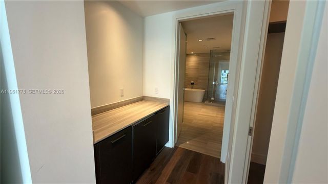 3250 NE 188th Street 204, Aventura, FL 33180