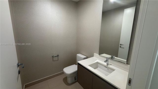 3250 NE 188th Street 204, Aventura, FL 33180