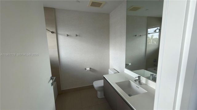3250 NE 188th Street 204, Aventura, FL 33180