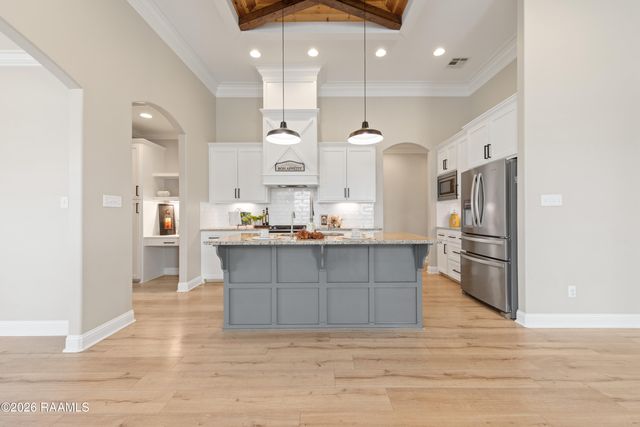 231 Whispering Meadows Road, Broussard, LA 70518