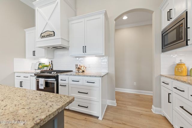 231 Whispering Meadows Road, Broussard, LA 70518