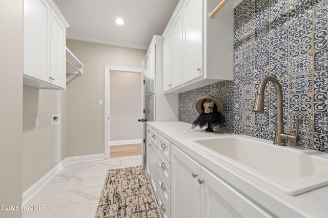 231 Whispering Meadows Road, Broussard, LA 70518