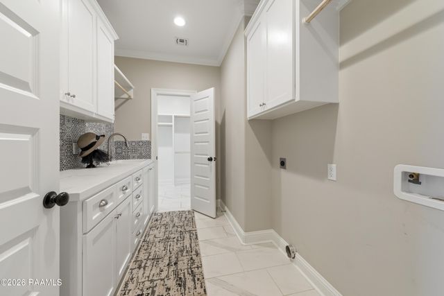 231 Whispering Meadows Road, Broussard, LA 70518