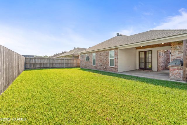 231 Whispering Meadows Road, Broussard, LA 70518