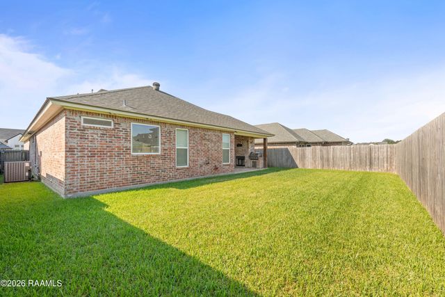 231 Whispering Meadows Road, Broussard, LA 70518