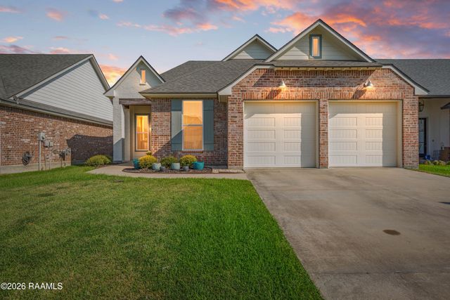 231 Whispering Meadows Road, Broussard, LA 70518