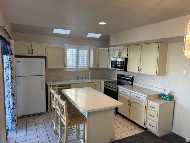 7640 S QUAIL SPRINGS CIR, Midvale, UT 84047