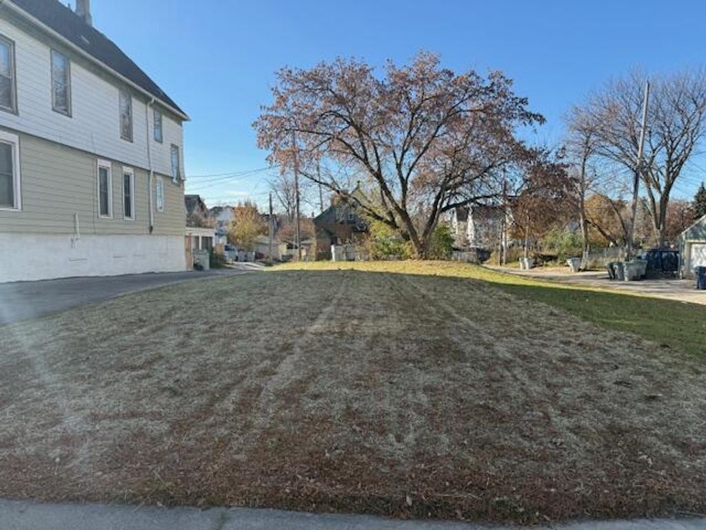 319 N 31ST STREET, Milwaukee, WI 53208